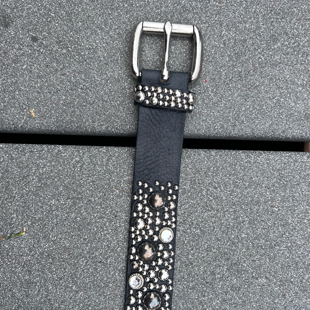 Neiman Marcus Streets Ahead 54050 Studded Black Leather Belt silver buckle sz L